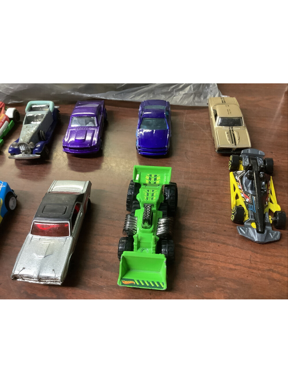 Vintage Lot Of 12 Assorted Toy Cars Various Styles And Brands Hot Wheels - Picture 5 of 5